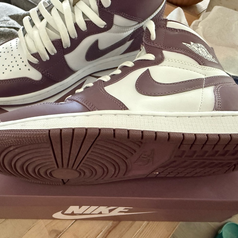 Nike Air Jordan 1 Retro High OG in Mauve and White - Picture 6 of 8